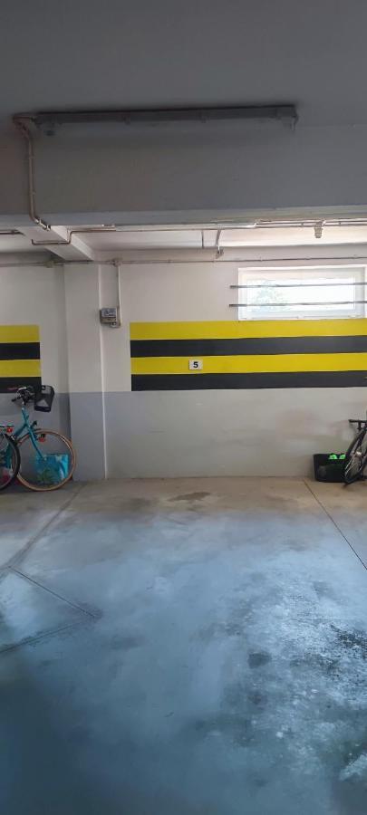 Cosmopolitan Apartament Z Bezplatnym, Prywatnym Parkingiem W Hali Garazowej Thorn Exterior foto